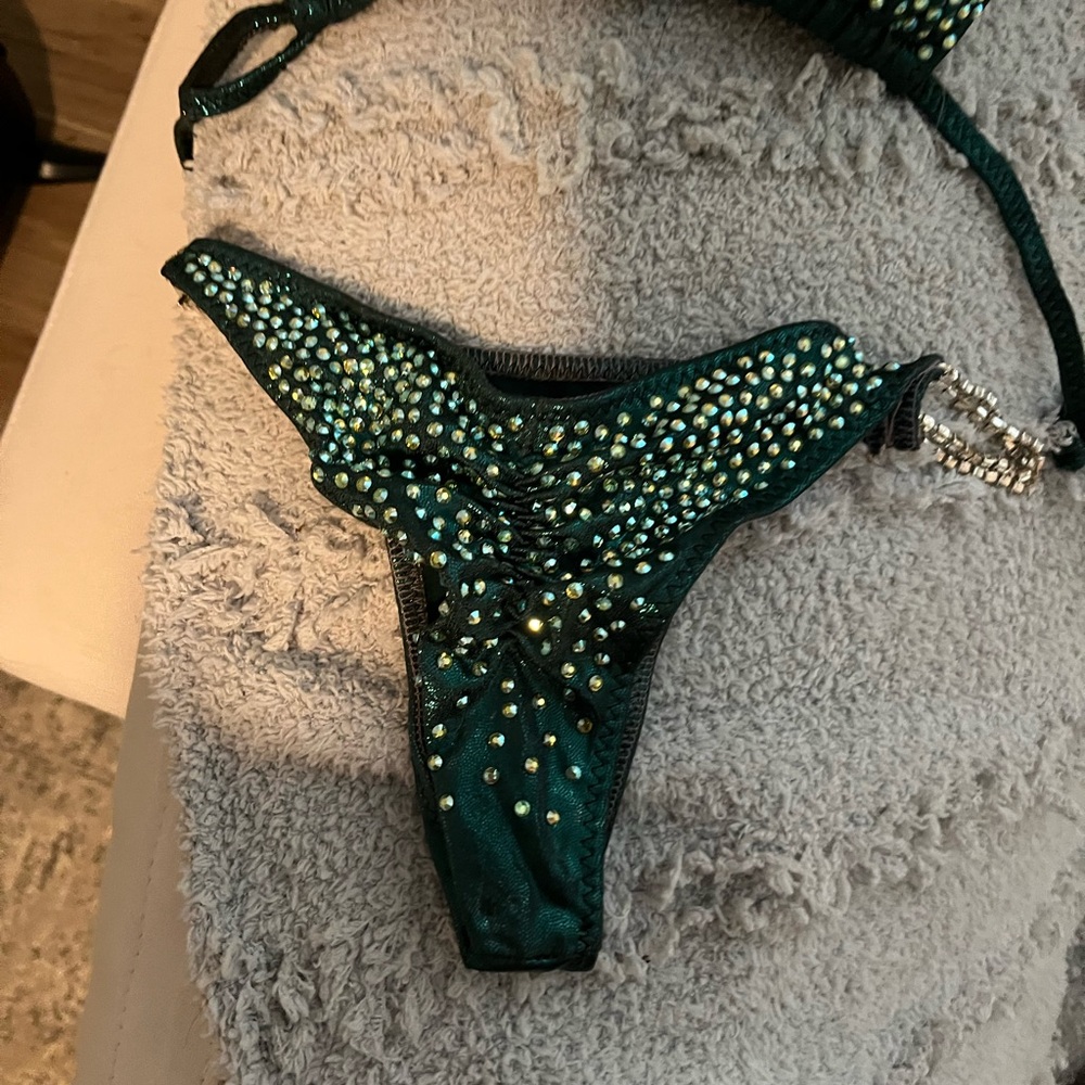 Competition Bikini - Picture 2 of 2
